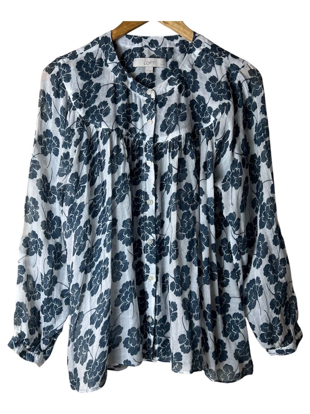 an Taylor LOFT Navy Floral Button-Front Peasant Blouse Medium Petite